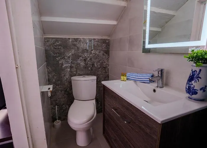 Daire S74 - Cosy 2 Bedroom Maisonette