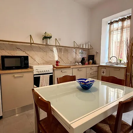 Appartement S74 - Cosy 2 Bedroom Maisonette *