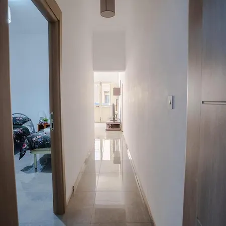 S74 - Cosy 2 Bedroom Maisonette * Sliema