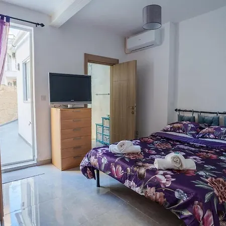 S74 - Cosy 2 Bedroom Maisonette Appartement Sliema