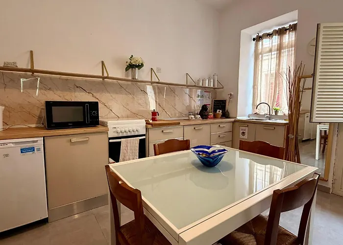 דירה S74 - Cosy 2 Bedroom Maisonette *